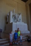 kids at Lincoln mem 5849